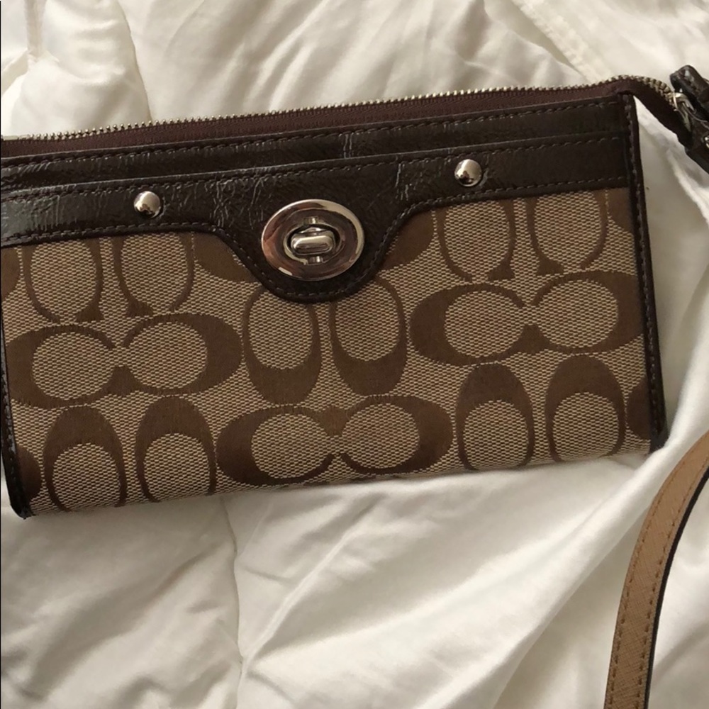 Coach wristlet ❤️